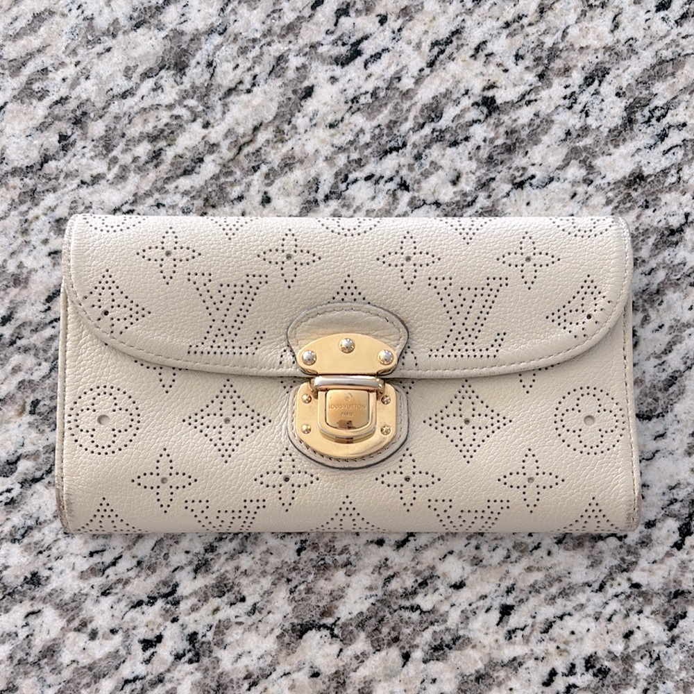 Louis Vuitton LV Mahina White Leather Long Wallet Clutch